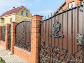 Кирпичный забор с ковкой  150 метров фото в Рязановском